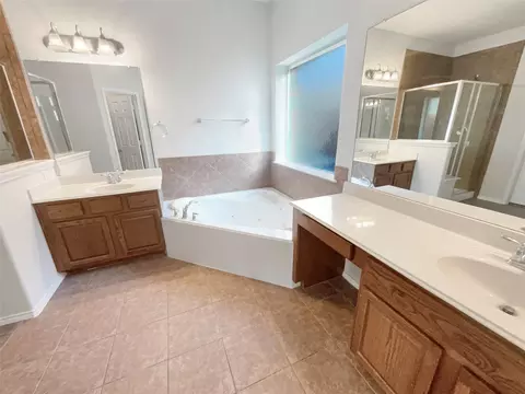 754 Ruby Ct, Burleson, TX 76028 photo 12