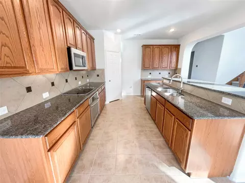 754 Ruby Ct, Burleson, TX 76028 photo 2