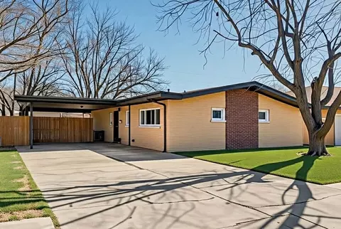 302 Meadow Dr, Gainesville, TX 76240