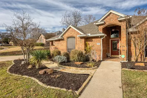 7613 Woodhaven Dr, North Richland Hills, TX 76182