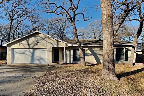 6813 Shadydale Dr, North Richland Hills, TX 76182