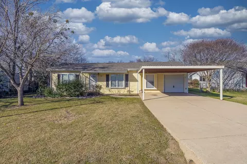 110 S 5th St, Alvarado, TX 76009