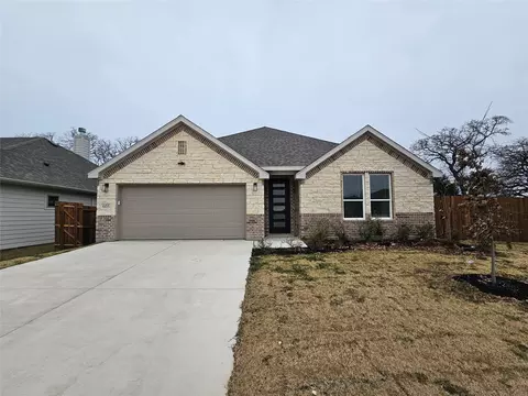 605 Begonia Dr, Azle, TX 76029