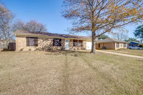 809 Springhill Dr, Burleson, TX 76028