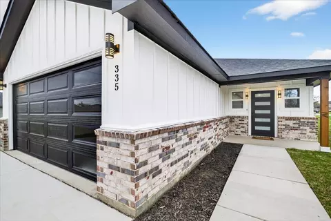 335 Flying Brg, Gun Barrel City, TX 75156