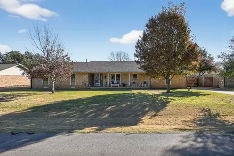 212 Edgewood Dr, Highland Village, TX 75077
