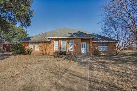 3306 Blue Bell Pl, Richardson, TX 75082