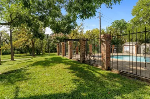 Exterior - 24 Abbey Rd, Euless, TX 76039 photo 4 of 6