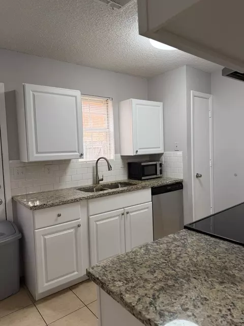 Kitchen - 24 Abbey Rd, Euless, TX 76039 photo 7 of 7