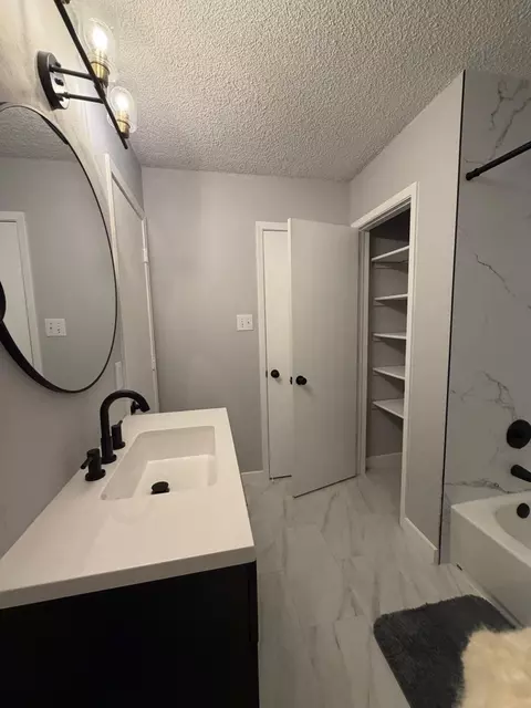 Bath - 24 Abbey Rd, Euless, TX 76039 photo 5 of 6