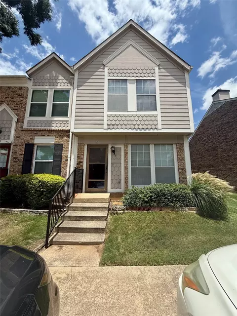 24 Abbey Rd, Euless, TX 76039