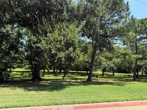 Exterior - 24 Abbey Rd, Euless, TX 76039 photo 2 of 6