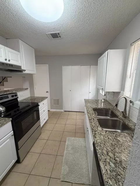 Kitchen - 24 Abbey Rd, Euless, TX 76039 photo 6 of 7