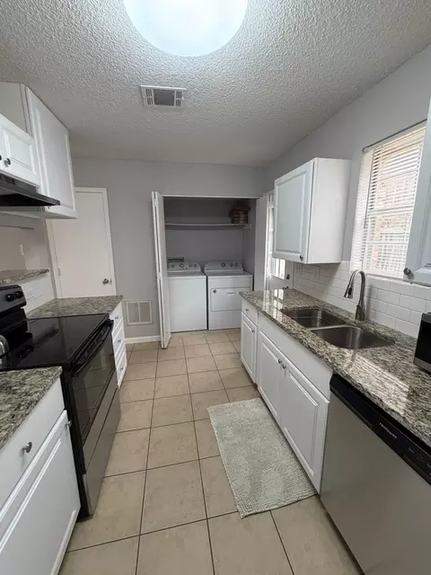 Kitchen - 24 Abbey Rd, Euless, TX 76039 photo 4 of 7