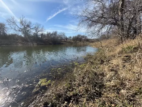 363 County Road 4403, Grandview, TX 76050