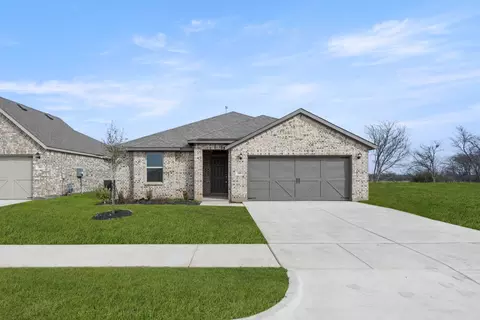310 Shoshone Dr, Cleburne, TX 76033