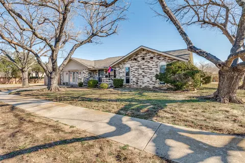 Exterior - 213 Sixpence Ln, Euless, TX 76039 photo 7 of 7