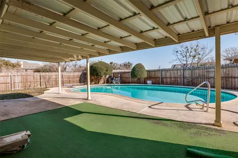 Exterior - 213 Sixpence Ln, Euless, TX 76039 photo 4 of 7