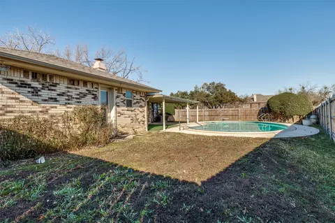 Exterior - 213 Sixpence Ln, Euless, TX 76039 photo 6 of 7