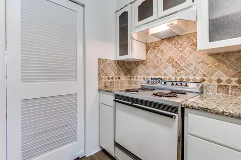 Kitchen - 213 Sixpence Ln, Euless, TX 76039 photo 3 of 3