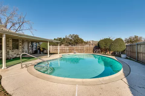 Exterior - 213 Sixpence Ln, Euless, TX 76039 photo 5 of 7