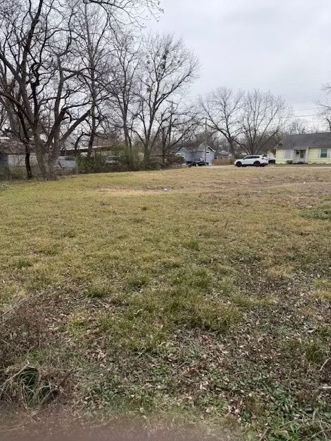 820 W 9th St, Bonham, TX 75418