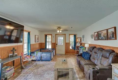 Living - 862 Methodist Camp Rd, Minden, LA 71055 photo 2 of 3