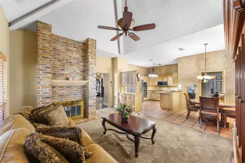 629 N Parks Dr, Desoto, TX 75115