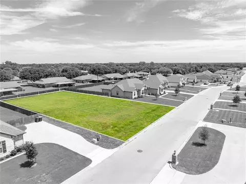 220 Fox Run Ln, Robinson, TX 76706