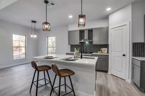 420 Kelly Ln, Seven Points, TX 75143