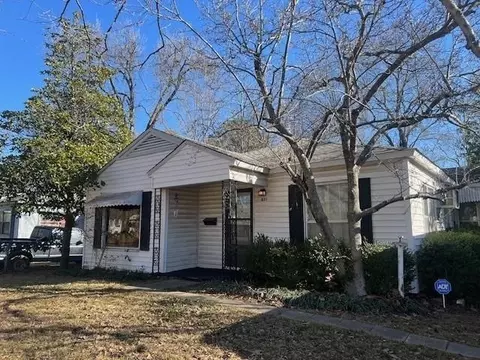831 17th St SE, Paris, TX 75460