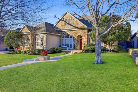 2608 Flameleaf Dr, Grapevine, TX 76051