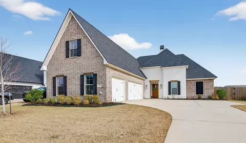 168 N Canal Dr, Bossier City, LA 71111