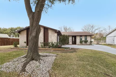 326 E Ferndale Ln, Grand Prairie, TX 75052