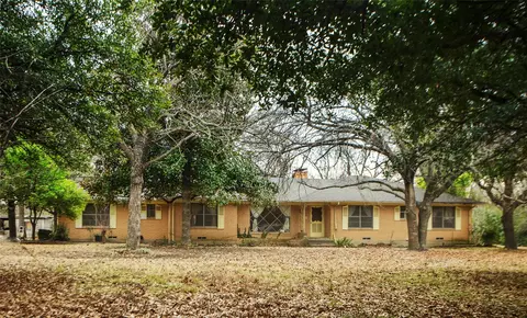 1608 N Houston School Rd, Lancaster, TX 75134