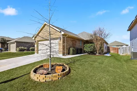 712 Rio Bravo Dr, Haslet, TX 76052
