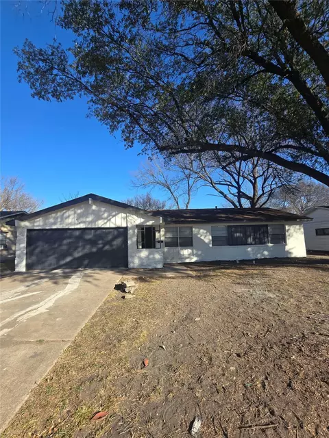 605 Colgate Dr, Lancaster, TX 75134