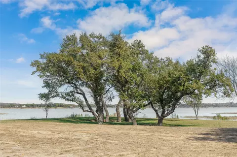 128 Lakeside Dr, Brownwood, TX 76801