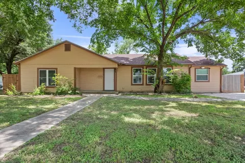 102 E Southland Ave, Marlin, TX 76661