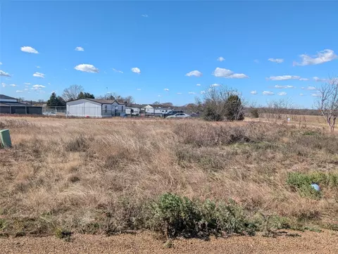 272 Victory Dr, Mabank, TX 74147