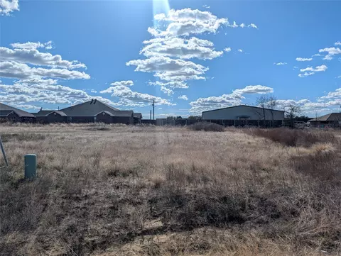 275 Victory Dr, Mabank, TX 75147