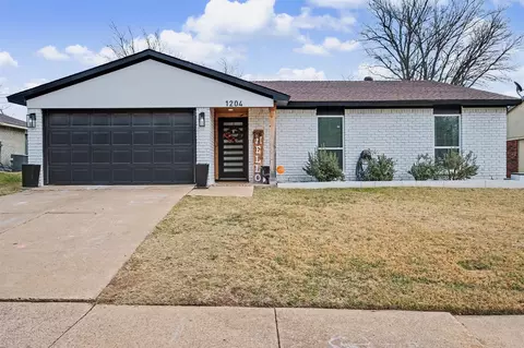 1204 Steinburg Ln, Fort Worth, TX 76134