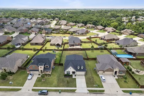 540 Winnetka Dr, Oak Point, TX 75068