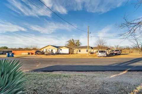 1318 W 2nd St, Breckenridge, TX 76424