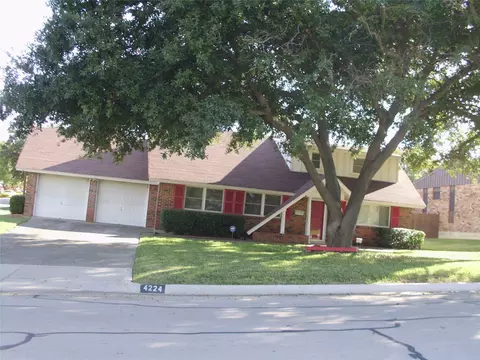 4224 Grand Lake Dr, Lake Worth, TX 76135