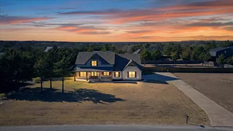341 Guy Ln, Pottsboro, TX 75076