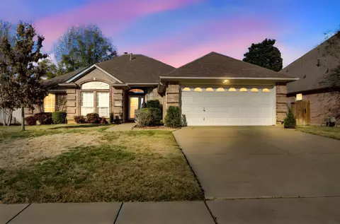 530 Queens Way, Grand Prairie, TX 75052