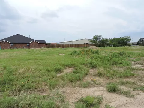 281 Victory Dr, Mabank, TX 75147