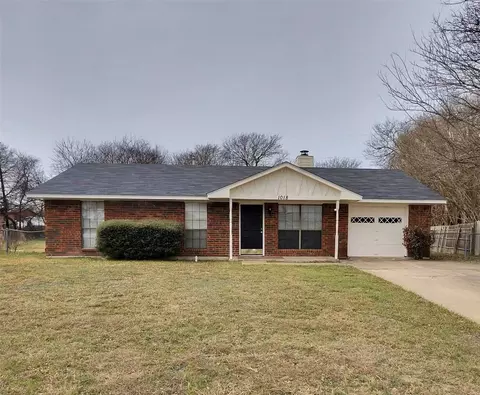 1018 Alexis Ct, Glenn Heights, TX 75154