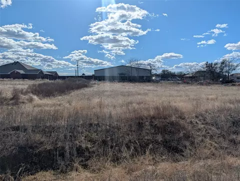 285 Victory Dr, Mabank, TX 75147